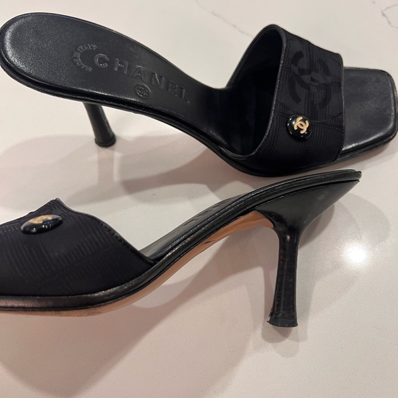 CHANEL Black Heels with Gold Accent - Picture 5 of 7